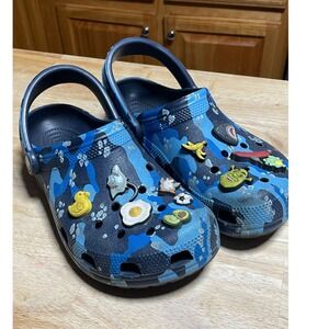 Crocs Classic Clog Camo Blue Kids Size M6 W8 with Fun Jibbitz Charms